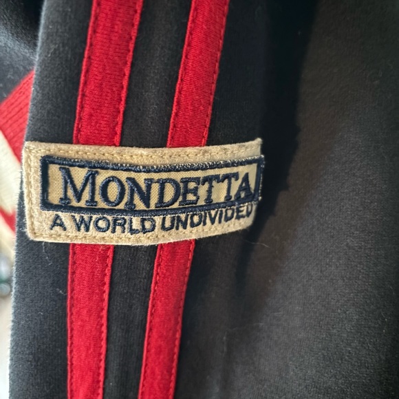 Mondetta Canada sweater - Picture 4 of 4